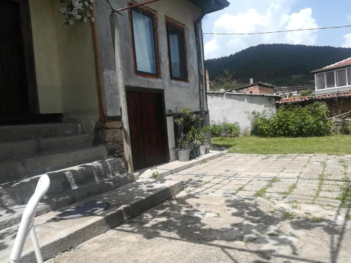 Къща Христини Hotel Kalofer Exterior foto